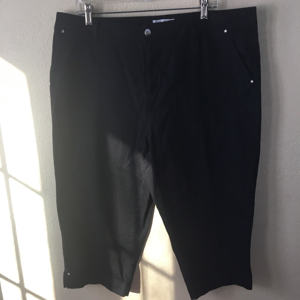 NWOT DRESSBARN 16 COTTON SPANDEX BLACK RHINESTONE ZIP FRONT 4 POCKETS CAPRIS